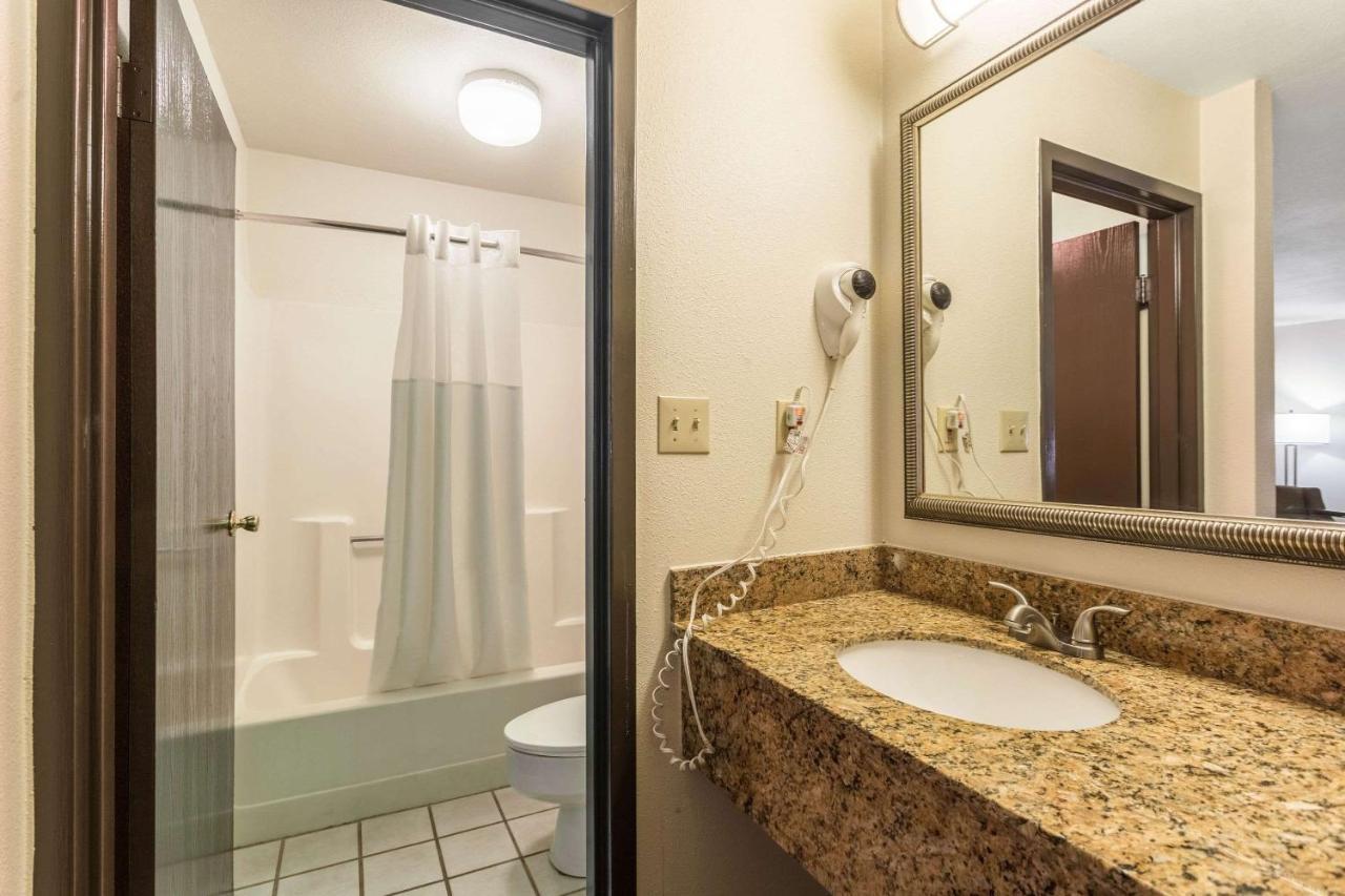 Quality Inn Tupelo Eksteriør billede